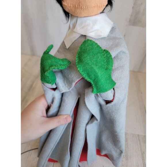 Large Annalee caroler Pilgrim man smile Xmas home decor - Picture 4 of 10